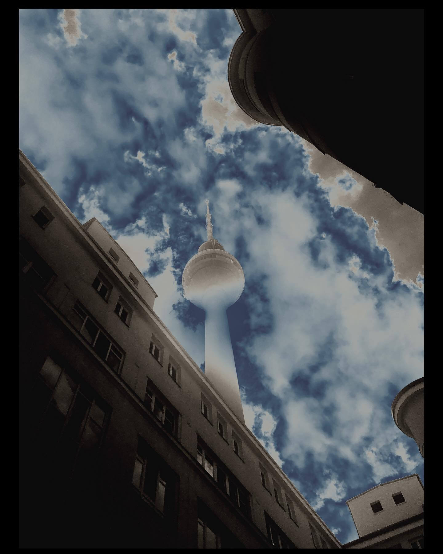 Home.
.
#berlin #love #alexanderplatz #digitalshot #digitalshit #alexanderplatz #home